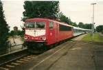 Zu den wenigen Schnellzgen die 1999 in Stralsund Rgendamm hielten war der Interregio Malm-Berlin der auf dem Bild mit der 155 133 bespannt ist.Der Halt wurde auch zum Wechsel fr das Zugpersonal