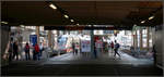 Kopfbahnsteig-Provisorium -

Blick von einem der beiden eingehausten Zugangsbrücken zum zurückversetzten Kopfbahnsteig des Stuttgarter Hauptbahnhofes. 

14.07.2018 (M)