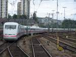 Ein Ausfahrender ICE-1 Zug in richtung Kiel Hbf.
Aufgenommen am 27.Juni 2007 in Stuttgart Hbf.