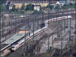 Kurvenreiche Einfahrt 2 -     Hier ein Blick vom Bahnhofsturm auf die Einfahrt des ICEs auf Gleis 10.