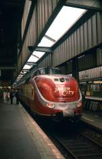 Im Mai 1978 ist ein 601 als IC im Stuttgarter Hauptbahnhof eingetroffen. Ein Jahr später, mit Einführung des Zweiklassensystems bei den IC, war es mit dem Einsatz des 601 vorbei.