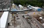 . Großbaustelle -

Oben der neue Steg für den Bahnhofsausgang in den Schlossgarten. Rechts daneben das Gebäude für das Grundwassermanagement.

24.09.2014 (Matthias)