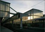Leuchtkörper -

Die unspektakuläre Bahnsteigüberdachung des Stuttgarter Hauptbahnhofes. 

04.03.2007 (M)