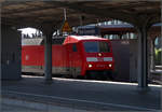 Zugdurchfahrt - 

... im Bahnhof Stuttgart-Bad Cannstatt. Der IC-Sandwichzug war vorne mit dieser Lok der Baureiche 120 bespannt, hinten schob eine 101.

12.08.2018 (M)

