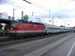 1044 265-5 mit EC 192/292 Mimara (Zagreb - Mnchen Hbf) bei der Einfahrt zum ausserplanmigen Halt in Traunstein auf Gleis 3, 06.07.2002 13:32