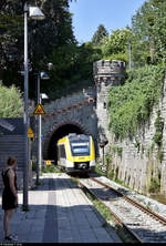 Aus dem Tunnel:  622 462-9 (Alstom Coradia LINT 54) erreicht den Hp Überlingen.