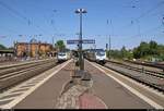 146 504-6  Buchholz i. d. Nordheide  der Metronom Eisenbahngesellschaft mbH als RE 82122 (RE3) nach Hamburg Hbf trifft auf 146 531-9  Seevetal-Maschen  als RE 82821 (RE2) nach Göttingen in ihrem Startbahnhof Uelzen.
[7.8.2018 | 12:58 Uhr]