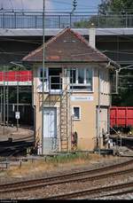 Blick auf das  Stellwerk 1  des Weichenwärters (Ww), eine mechanisch betriebene Anlage aus dem Jahr 1935, im Bahnhof Villingen(Schwarzw).