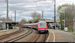 Im Bogen von Gleis 3 des Bahnhofs Waiblingen steht Bnrbdzf 483.0 (50 80 80-35 121-6 D-CBB) der Centralbahn AG (CBB) mit Schublok 111 212-7 von DB Regio Baden-Württemberg als RE 81783 (RE90) von