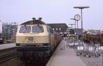218261 vor E nach Hamburg am 14.8.1988 um 13.00 Uhr im Bahnhof Westerland.