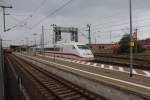 808 035-0  Grlitz  kam aus Kln und hat in Wittenberge Kopf gemacht um dann nach Berlin Ostbahnhof zu fahren. Fotografiert aus dem Fenster des IC 2239 aus Warnemnde.