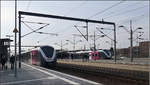 Züge hinter Stahlrahmen -

Der Hauptbahnhof Wolfsburg mit zwei Alstom Coradia Continental des Betriebes ENNO.

14.03.2017 (M)