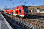 445 053-5 macht sich am 17.11.2018 als RE54 (RE4613) von Frankfurt(Main) Hauptbahnhof nach Bamberg im Würzburger Hauptbahnhof auf den Weg.