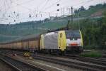 BR 189 zieht einen Gterzug durch den Wrzburger Hauptbahnhof (Juli 2011).