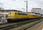 111 059-2 steht am 05. April 2016 mit einem Messzug im Würzburger Hbf.