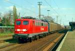 140 020 mit Güterzug Richtung Bremen am 20.04.1999 in Wunstorf