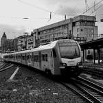 Der Elektrotriebzug 3429 006 bei der Einfahrt am Hauptbahnhof Wuppertal. (Februar 2021)
