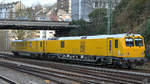 Der Gleismesstriebzug 725 101 bei der Durchfahrt am Hauptbahnhof Wuppertal. (Februar 2021)