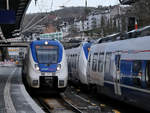 Der National Express-Elektrotriebzug 871 bei der Ankunft am Hauptbahnhof Wuppertal. (Februar 2021)