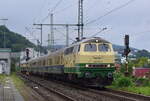 Am 12.8.23 zog 218 496 der Brohltalbahn einen Rheingold Sonderzug durch Wuppertal Unterbarmen nach Höxter zur Landesgartenschau. 

Wuppertal 12.08.2023