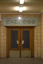 Der Beitrag des Fotografen zur  Wendeerinnerung  Eingang zur Gaststätte Mitropa Expresss im Bahnhof Zwickau.10.04.2014   16:00 Uhr.