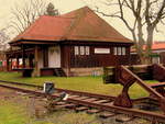 14.02.2007: Das Bahnhofsgebäude von Memmelsdorf an der abgebauten Strecke Bamberg - Scheßlitz.