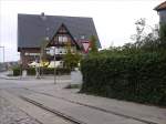 Nur ca. 35 Meter Gleis in der Strae Amtsgrten erinnern noch an die ehemalige Boizenburger Stadt- und Hafenbahn (BSHb), im Hintergrund der ehemalige Stadtbahnhof (heute Restaurant  Stadt Boizenburg ); 08.09.2013
