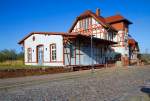 Stillgelegter Bahnhof Loitz mit Gaststätte und Hotel.