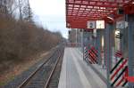 Bahnhof Kaarster See der Regiobahn Kaarst/Mettmann. Blick vom Bahnsteig Gleis 2 aus in Richtung Neuss. Foto vom 20.Mrz 2010