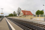 Nach der Modernisierung des Bahnhofs Tüssling im Zuge des zweigleisigen Ausbaus der Strecke Mühldorf - Tüssling zeigt sich der Bahnhof völlig verbaut.