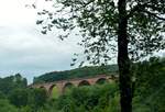 Bei Hetzbach ist der Himbächelviadukt auf der Strecke Eberbach Darmstadt im Jahre 1881 erbaut worden mit den odenwaldtypischen Baustoffen.