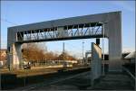 Peoplemover -     S-Bahnhof  Altbach  an der Strecke der S1 nach Plochingen: Diese Aufzugkonstruktion überwindet nicht nur den Höhenunterschied, sondern bringt seine Passagier auch noch