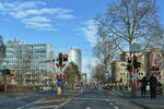 Bü Dottendorfer Straße an der KBS 470 in Bonn, im Hintergrund der Posttower - 18.01.2017