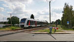 1648 431-2 (Alstom Coradia LINT 41) passiert die Halbschranke in Baalberge. Wegen Bauarbeiten in Bernburg Hbf wurde der von Calbe(Saale) Ost kommende Zug über Köthen umgeleitet.
Viele Grüße zurück an den Tf!

🧰 Abellio Rail Mitteldeutschland GmbH
🚝 RB 75677 (RB48) Magdeburg Hbf–Bernburg Hbf
🚩 Bahnstrecke Köthen–Aschersleben (KBS 334)
🕓 16.8.2021 | 10:36 Uhr