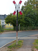Etwas sehr merkwürdig daher kommt dieses Andreaskreuz in Nordhausen.