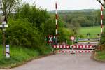 Wegen Gleisbauarbeiten gesperrter B (Anrufschranke) auf der Strecke Neubrandenburg - Pasewalk bei Neubrandenburg im km 203,8.