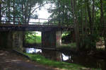 Stillgelegt und vergessen, die dreiteilige Blechträgerbrücke über den Hopfenbach der ehemaligen Industriebahn in Großenhian.