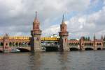 Oberbaumbrcke mit U-Bahn am 16.7.2005 in Berlin.