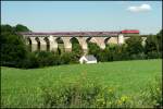 Am 12.07.2011 war der Express-Zug von Kulmbach nach Bad Schandau unterwegs und passierte zwischen Oederan und Freiberg das Frankensteiner Viadukt.