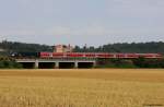 182 536-3 MRCE Dispolok ES 64 U2-036 vor RB 16318 Halle - Eisenach mit Schlo Goseck im Hintergrund, KBS 581 Halle - Naumburg, fotografiert auf einer Saale-Flutbrcke zwischen Leiling und Schnburg