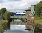 Klappbrcke ber den Ems-Jade-Kanal in Wilhelmshaven, mit NWB in richtung Sande.