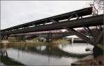 Bald wird es hier nicht mehr so sein, wie es ist -    Demnächst wird der Fußgänger-/Radfahrersteg weichen müssen, um der neuen Bahnbrücke über den Neckar in Stuttgart-Bad