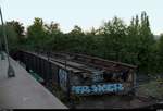 Blick auf die Reste der Eisenbahnbrücke nahe des Bahnhofs Leipzig-Plagwitz, auf der einst die Bahnstrecke Leipzig-Plagwitz–Leipzig-Lindenau verlief. Aufgenommen von der Brücke nahe der Kurt-Kresse-Straße. [5.5.2018 | 20:25 Uhr]