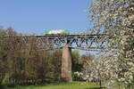 Frühling an dem Viadukt über die Röslau in Thölau. Wobei am 30.04.2024 der ER20-02 der SETG sich lz von Hof nach Marktredwitz aufmachte. 