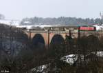 DB 232 252-7 mit Gterzug Richtung Reichenbach im Vogtland, KBS 530 Leipzig - Hof, fotografiert auf der Elstertalbrcke bei Jocketa am 01.02.2011