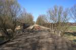 1.4.2012 Angermnde. Brcke der stillgelegten Strecke von Bad Freienwalde ber die Schwedter Str. / B2.