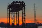 Das technische Baudenkmal der Eisenbahnhubbrücke Karnin am Abend. - 30.12.2013