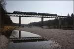 Im Gegenlicht -

die Großhesseloher Brücke im Süden von München.

18.03.2015 (M)