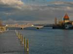 Ein gerade in Konstanz gestarteter 'Seehas', am 05.04.2015 als SBB 87708 auf der Fahrt nach Engen, hat den bereits im Schatten liegenden Teil der Rheinbrcke verlassen und wird von der untergehenden