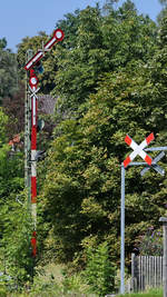 Ein ausgedientes Formsignal in der Nähe des Bahnhofes in Amerang war im August 2020 zu sehen.
